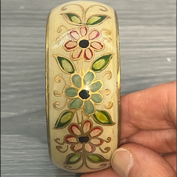 Vintage Gold and Cream Enamel Bangle Bracelet with Flower Design, Boho - Picture 5 of 8